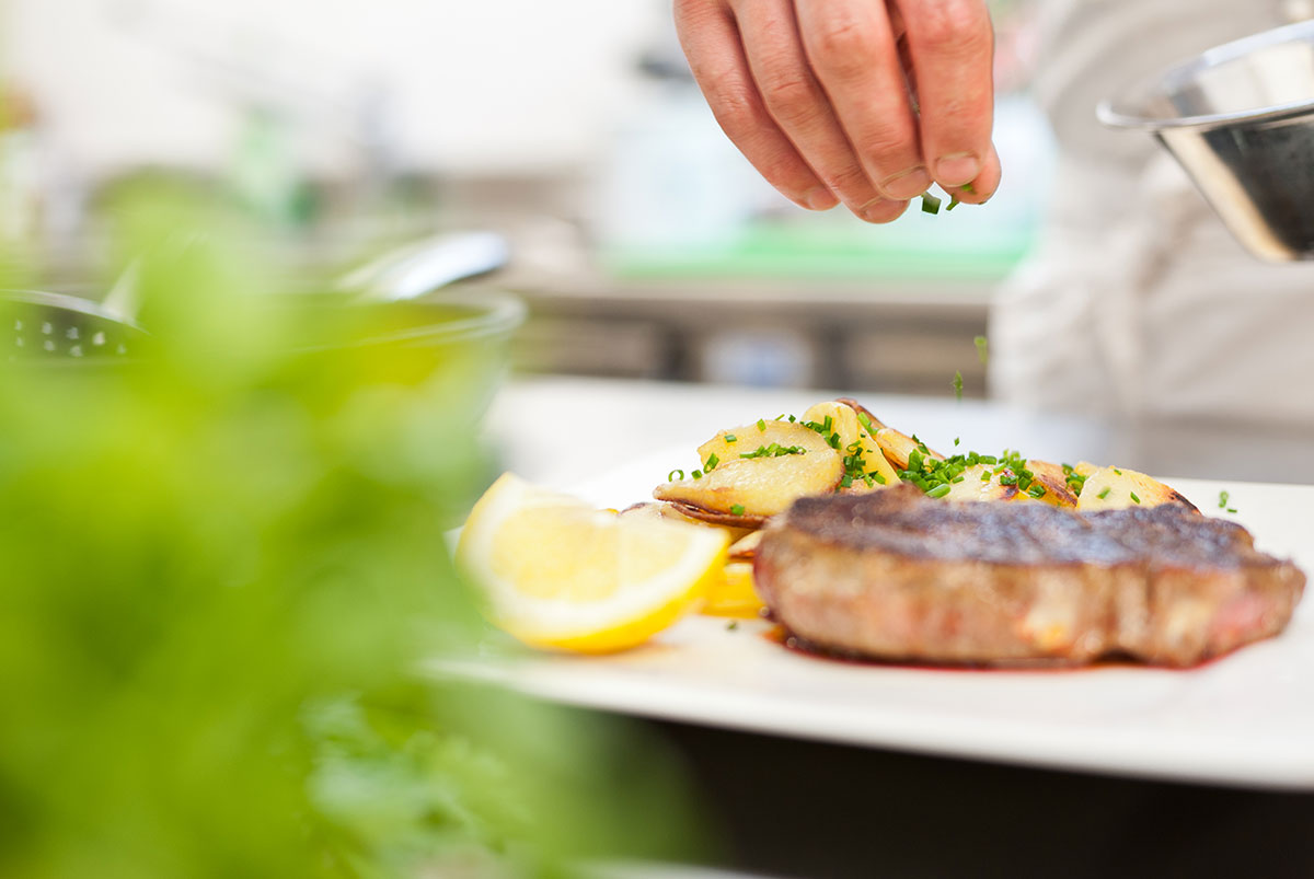 Fillet of beef with roast potatoes and chives - Hotel Gasthof zur Sonne